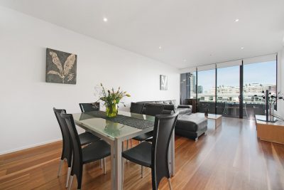 Spacious dining area for entertaining