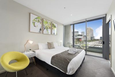 Queen bedded room with city views