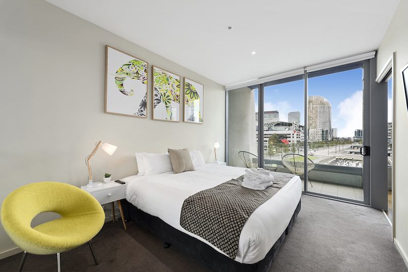 Queen bedded room with city views